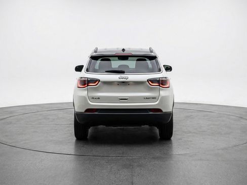 Used 2025 Jeep Compass Limited image 7