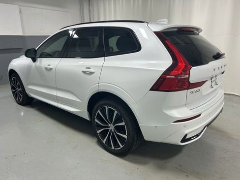Certified 2025 Volvo XC60 B5 Plus image 2