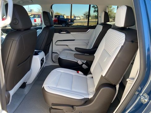 Used 2024 GMC Acadia Denali image 35