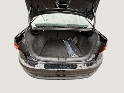 New 2025 Volkswagen Jetta SE image 9