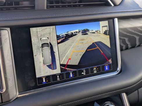 Used 2024 GMC Yukon XL Denali image 25