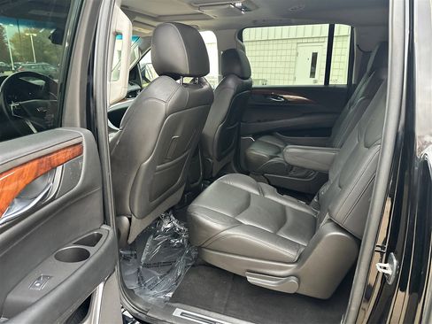 Used 2016 Cadillac Escalade ESV Luxury image 10