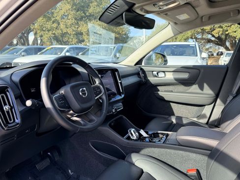 Certified 2025 Volvo XC40 B5 Plus image 11