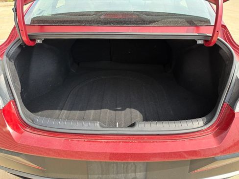 Used 2025 Hyundai Elantra SEL FWD image 17