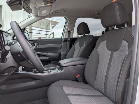 Used 2023 Kia Sorento LX FWD image 14