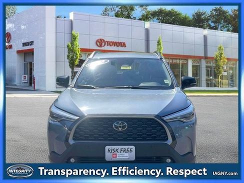 Used 2025 Toyota Corolla Cross XLE AWD/4WD image 2