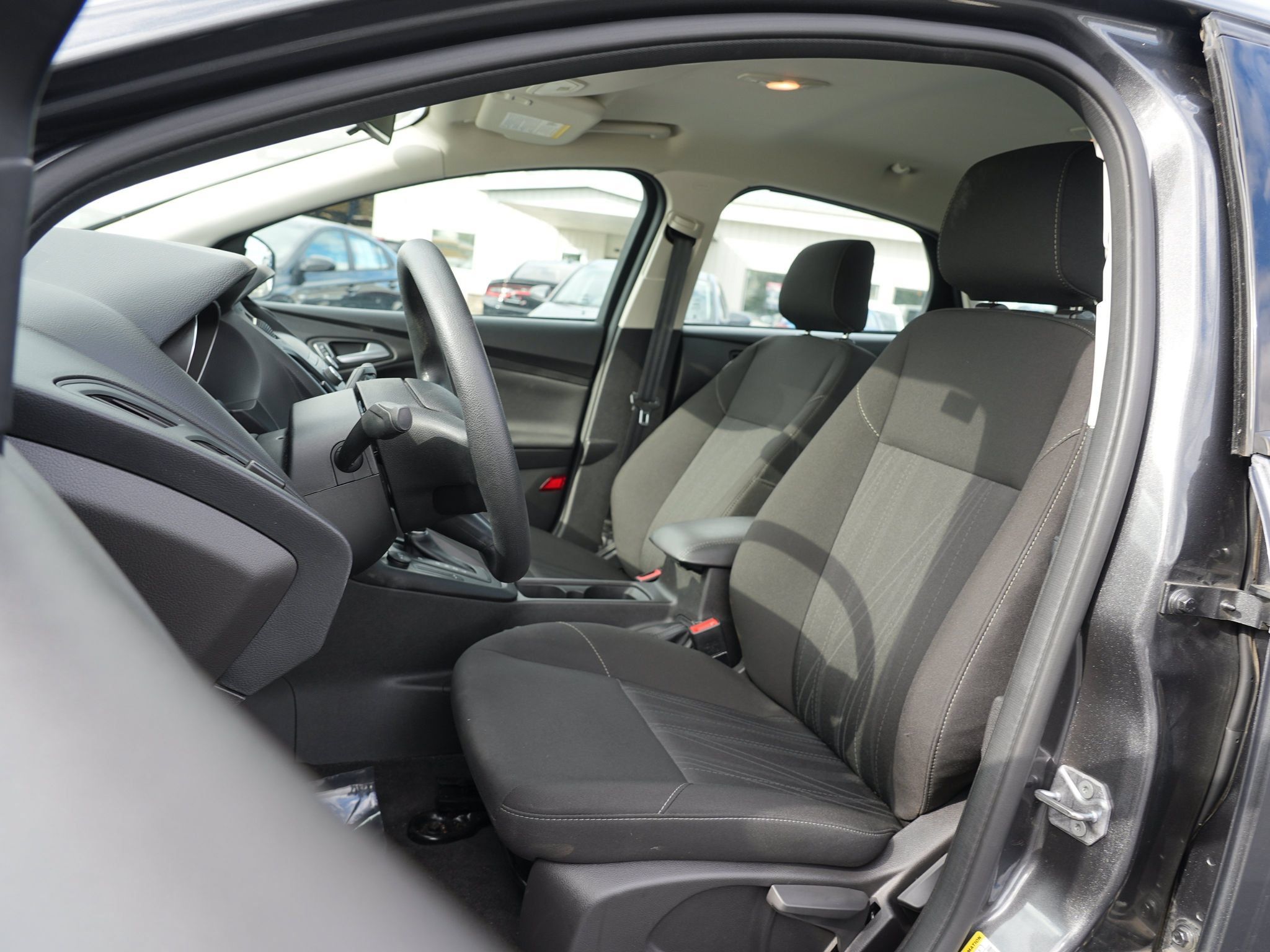 Used 2018 Ford Focus SE FWD image 13