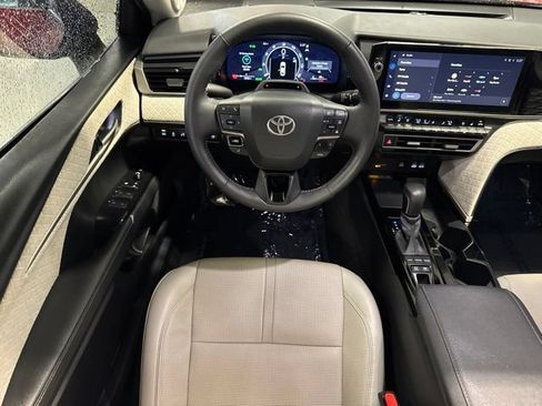 Used 2025 Toyota Camry XLE w/ Premium Plus Package FWD image 5