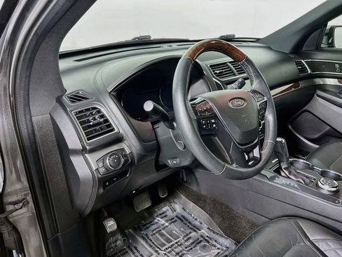 Used 2018 Ford Explorer Platinum AWD/4WD image 9
