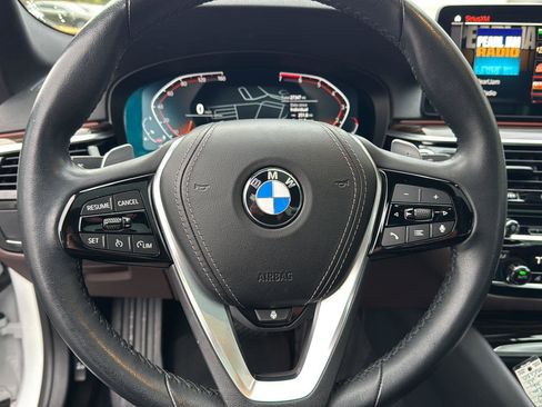 Used 2022 BMW 530i w/ Executive Package image 17