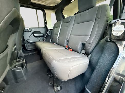 Used 2020 Jeep Wrangler Unlimited Sport S AWD/4WD image 19