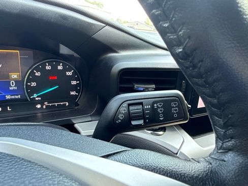Used 2024 Ford Explorer XLT AWD/4WD image 19