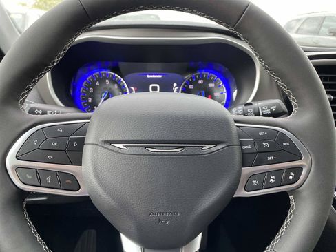 New 2027 Chrysler Pacifica Select FWD image 12