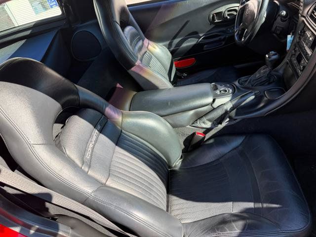 Used 2000 Chevrolet Corvette Coupe w/ Roof Pkg RWD image 9