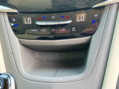 Used 2021 Cadillac XT6 Premium Luxury FWD image 32