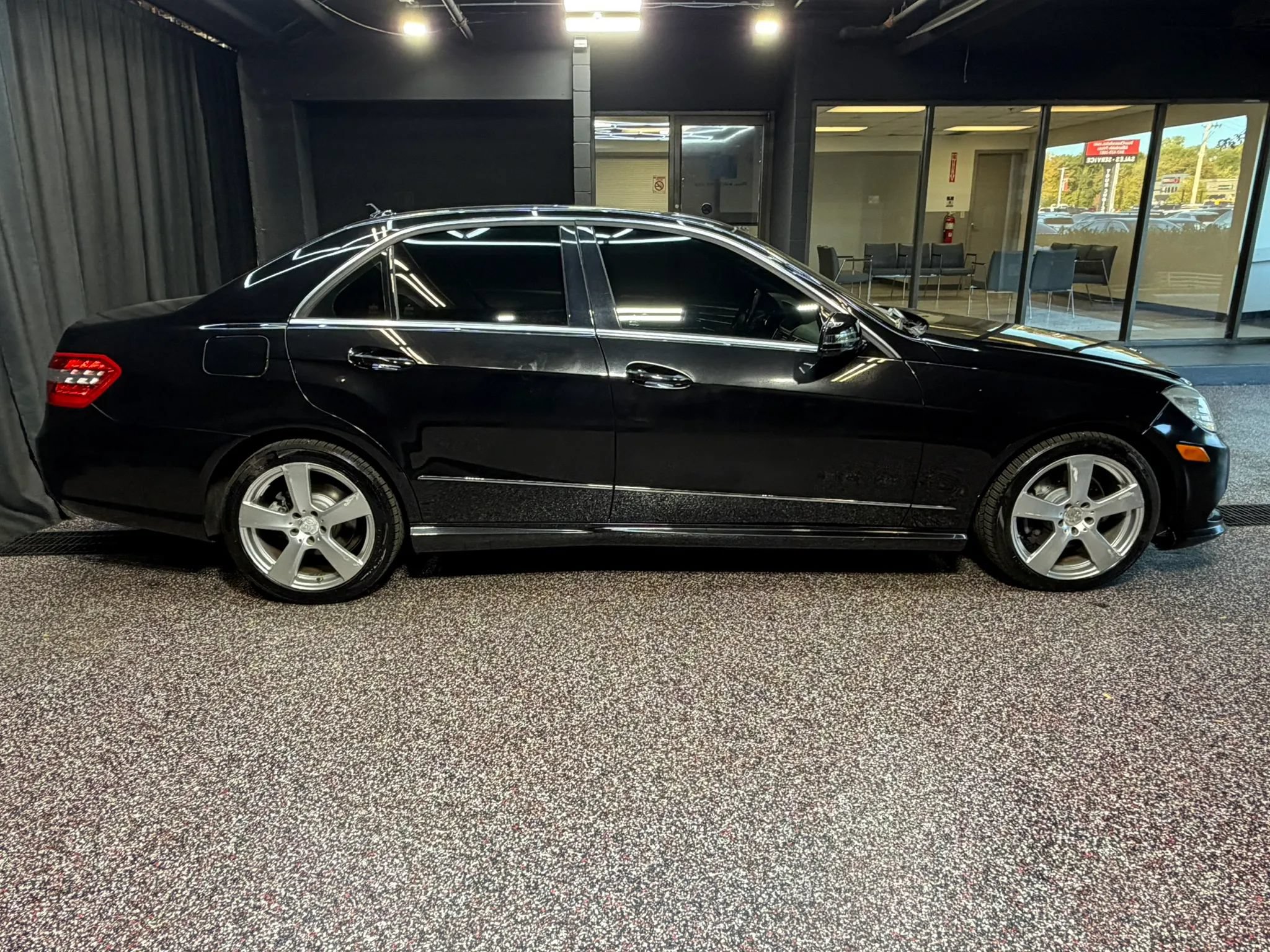 Used 2011 Mercedes-Benz E 350 4MATIC Sedan image 8