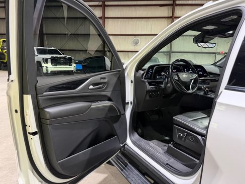 Used 2021 Cadillac Escalade ESV Sport w/ Driver Assist Tech Package AWD/4WD image 12