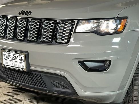Used 2021 Jeep Grand Cherokee Laredo X image 3