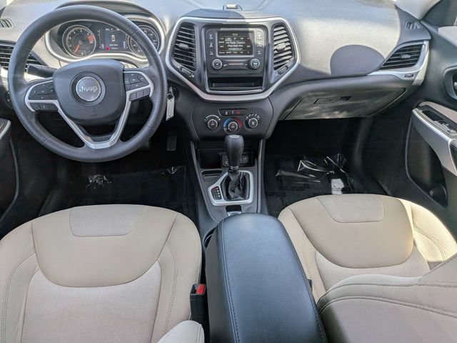 Used 2018 Jeep Cherokee Latitude FWD image 15