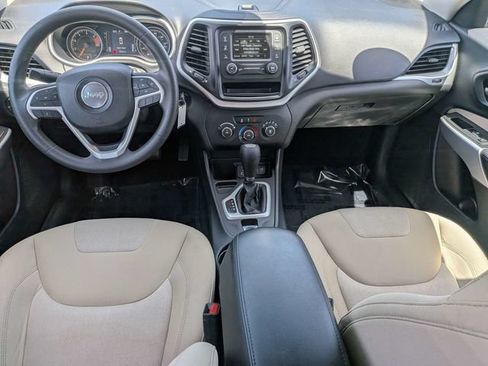 Used 2018 Jeep Cherokee Latitude FWD image 15