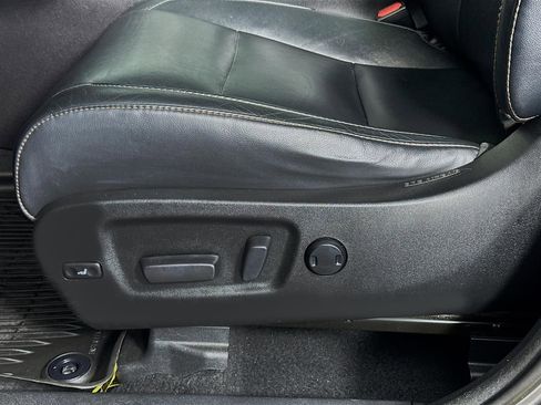 Used 2018 Toyota Highlander XLE AWD/4WD image 38
