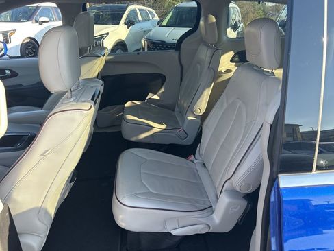 Used 2020 Chrysler Pacifica Limited w/ Tire & Wheel Group image 11