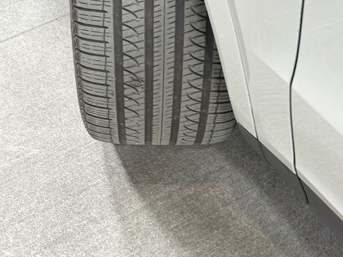 Certified 2024 Porsche Cayenne AWD/4WD image 43