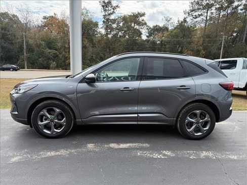 Used 2023 Ford Escape ST-Line w/ Tech Pack #1 AWD/4WD image 2