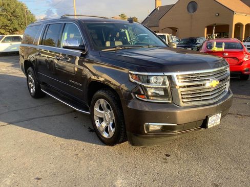 Used 2015 Chevrolet Suburban LTZ image 5