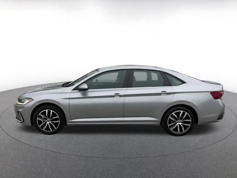 Used 2025 Volkswagen Jetta SE image 10