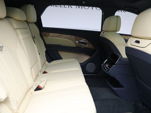 New 2025 Bentley Bentayga Extended Wheelbase image 32