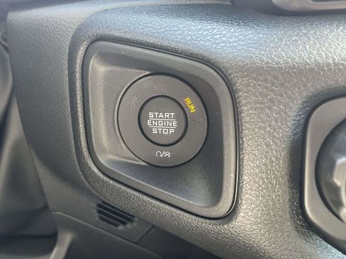 New 2025 Jeep Gladiator Sport image 17