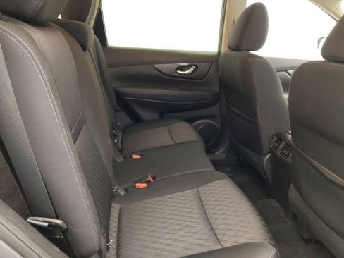 Used 2018 Nissan Rogue SV image 19