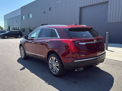 Used 2017 Cadillac XT5 Premium Luxury w/ Driver Assist Package AWD/4WD image 5