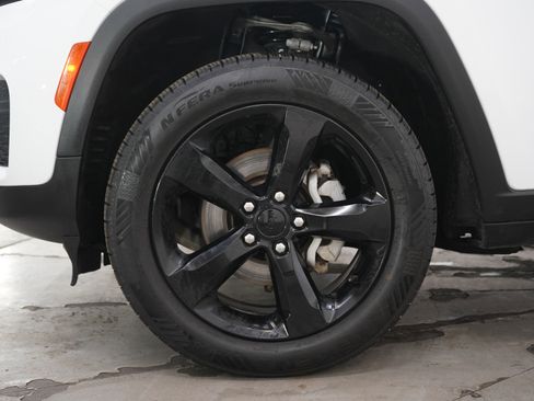 Used 2023 Jeep Grand Cherokee Altitude image 31