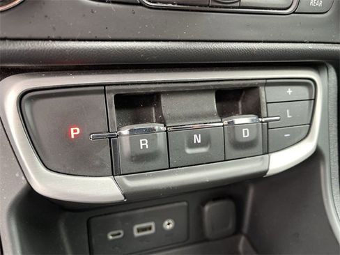 Used 2023 GMC Terrain SLE w/ Driver Convenience Package image 19