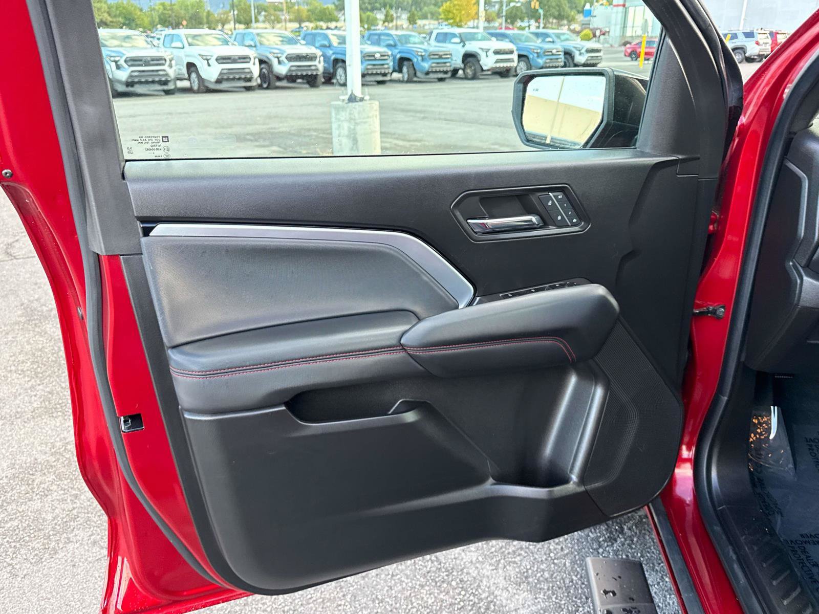 Used 2023 Chevrolet Colorado Z71 w/ Z71 Convenience Package 2 AWD/4WD image 13