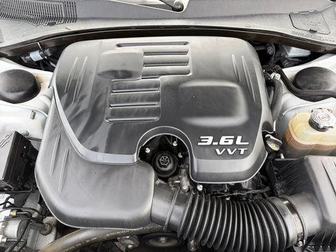 Used 2021 Chrysler 300 Touring w/ Driver Convenience Group AWD/4WD image 12