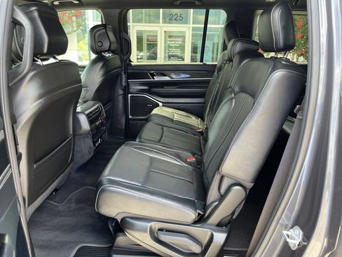Used 2022 Jeep Wagoneer Series II w/ Premium Group I AWD/4WD image 15