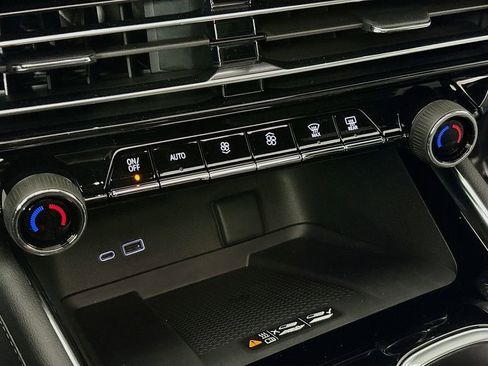 New 2026 Chevrolet Traverse High Country image 16