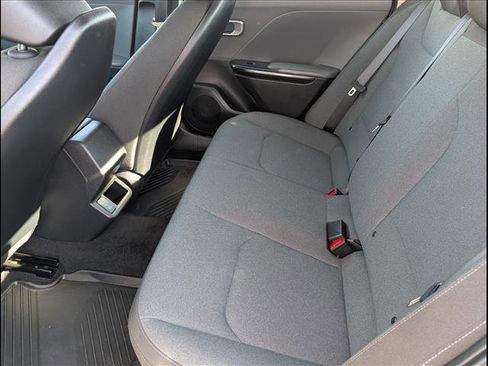 Used 2025 Kia K4 LX image 12
