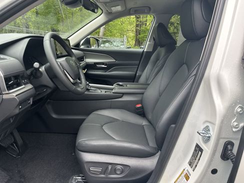 New 2026 Toyota Grand Highlander AWD image 36