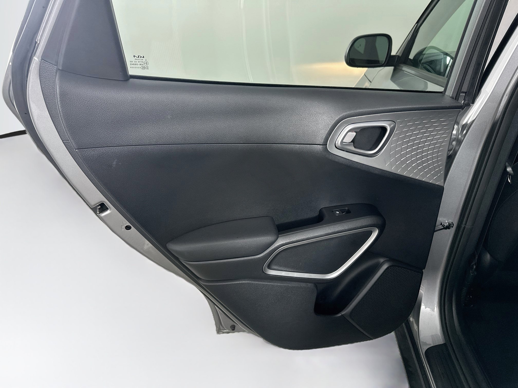Used 2025 Kia Soul LX w/ LX Technology Package FWD image 25