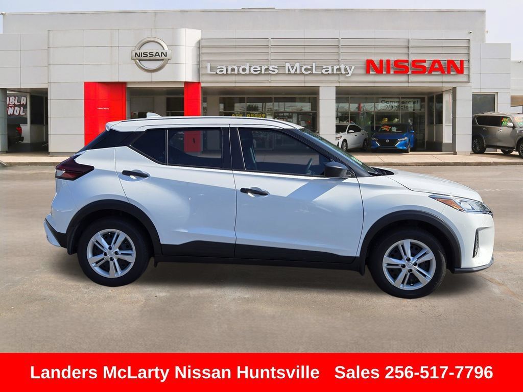 Used 2025 Nissan Kicks Play S FWD image 2
