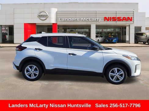 Used 2025 Nissan Kicks Play S FWD image 2