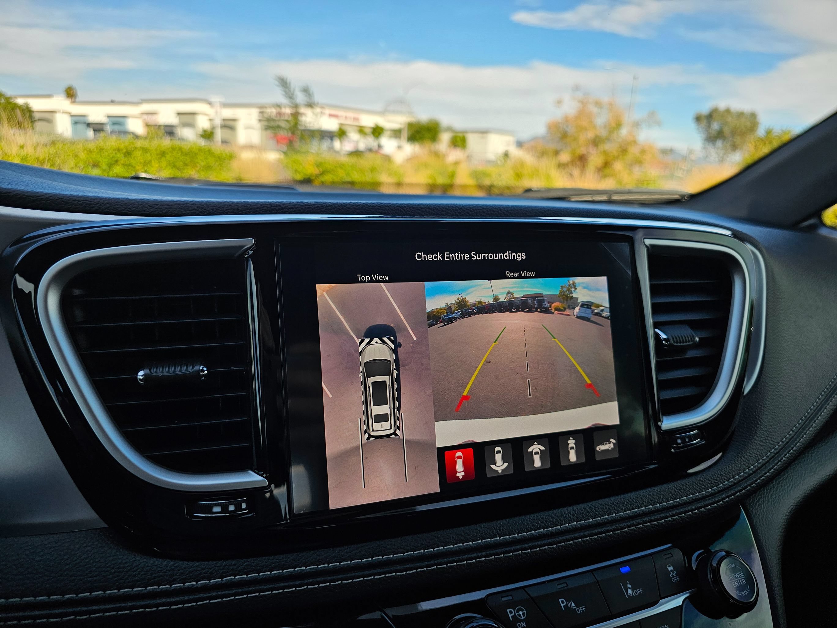 Used 2024 Chrysler Pacifica Limited FWD image 39