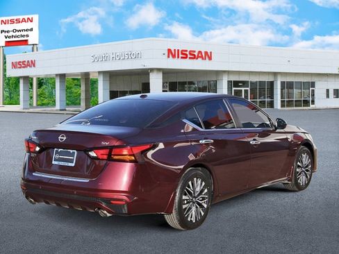 Used 2023 Nissan Altima 2.5 SV w/ SV Premium Package image 4