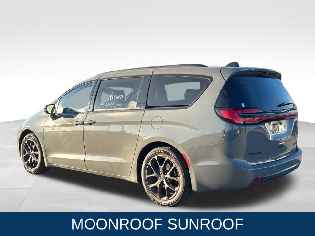 Used 2025 Chrysler Pacifica Limited FWD image 3