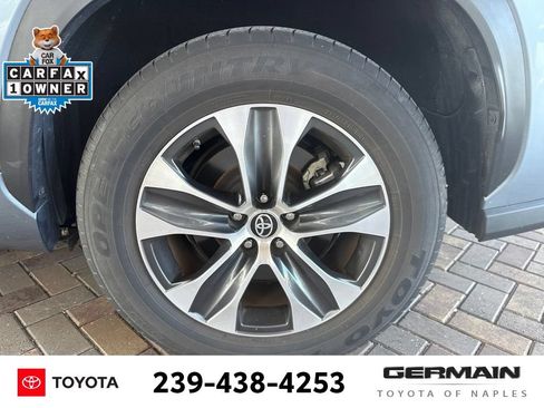 Used 2023 Toyota Highlander XLE FWD image 12