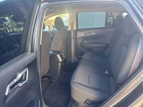 Used 2023 Kia Sportage LX AWD/4WD image 7